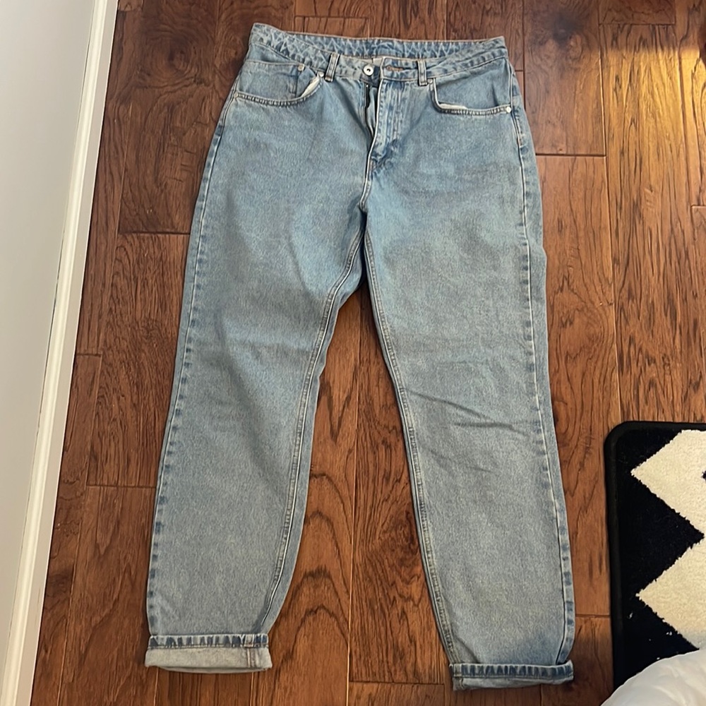 Mom jeans with rip on the back